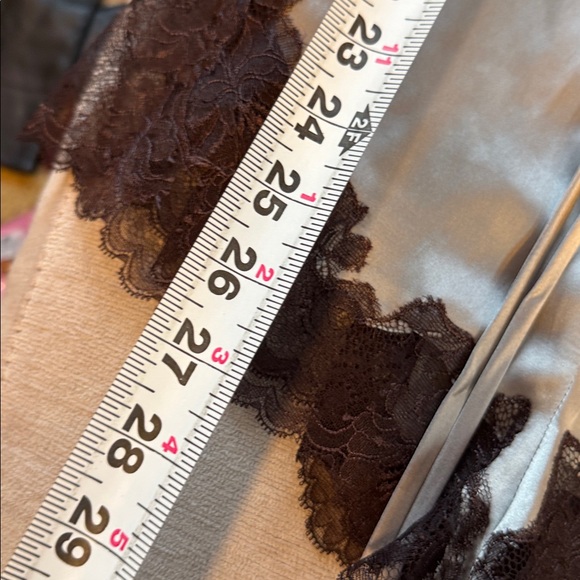 JOSIE NATORI

Lolita Lace Silk Shorts - Picture 7 of 10